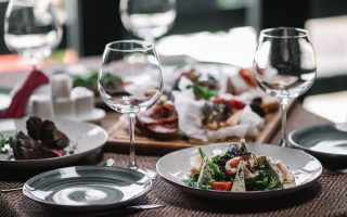 7 Reasons Dining and Dashing Is on the Rise