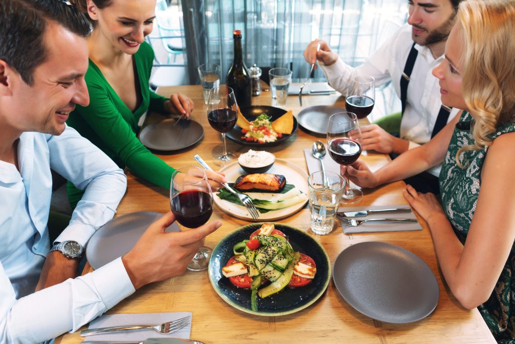 Dining Out With Friends: 6 Situations When Splitting the Bill Is Actually Unfair