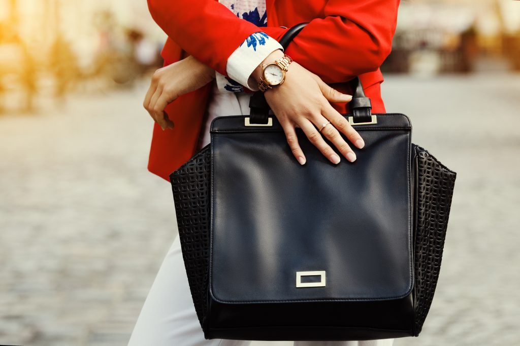 8 Safety Gadgets Every Woman Needs in Her Purse