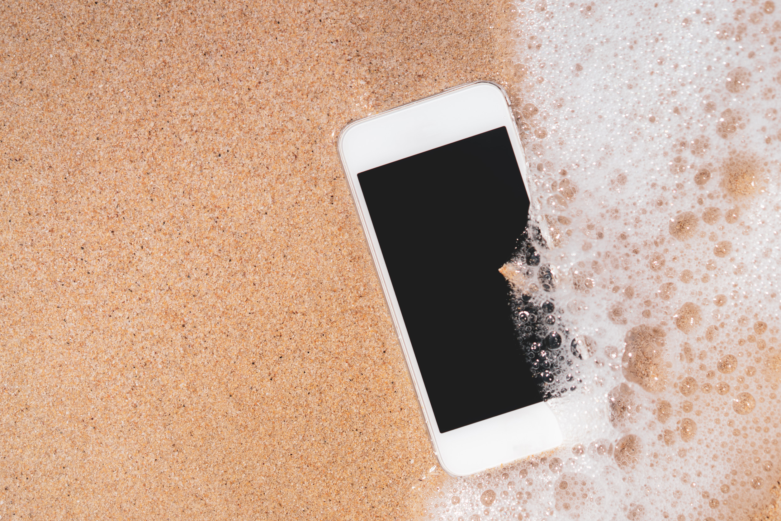 What Happens When You Never Wash Your Phone Screen β Itβs Worse Than