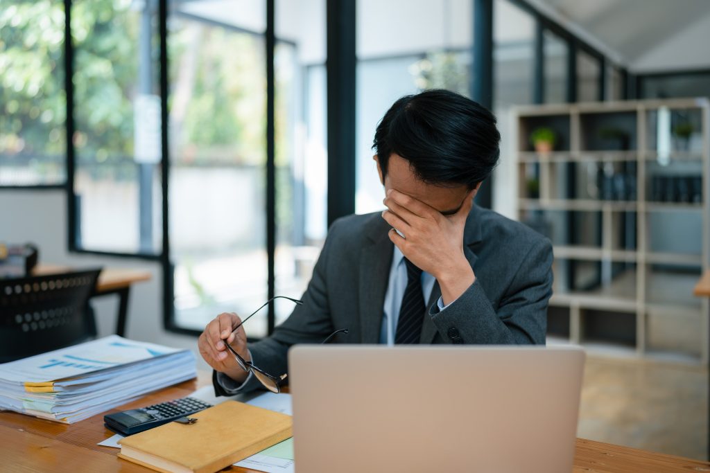 7 Silent Killers Lurking in Your 60-Hour Workweek—Men, Here’s How to Stay Alive