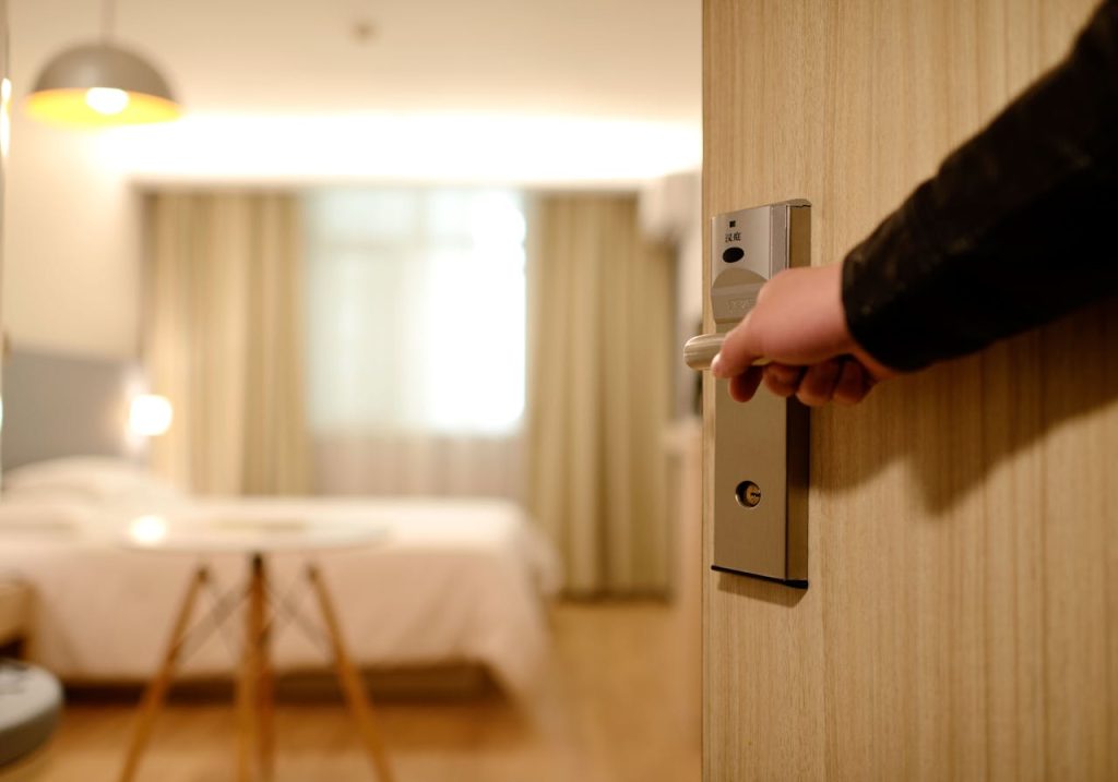10 Things You Should NEVER Touch at a Hotel (Even If They Look Clean)