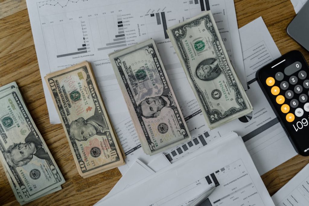 10 Budgeting Habits the Rich Never Use—But Love Watching the Poor Obsess Over