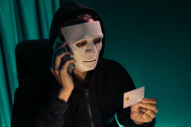 The Terrifying Reality of ‘Reverse Robberies’: 6 Times Thieves Took Everything Without Breaking In The Terrifying Reality of ‘Reverse Robberies’: 6 Times Thieves Took Everything Without Breaking In