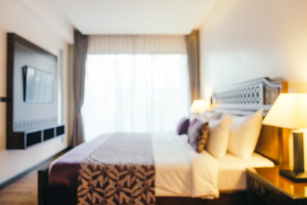 sharing hotel rooms with friends