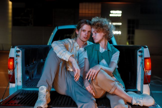Why Dating in the 80s and 90s Left Us With These 7 Terrible Relationship Habits