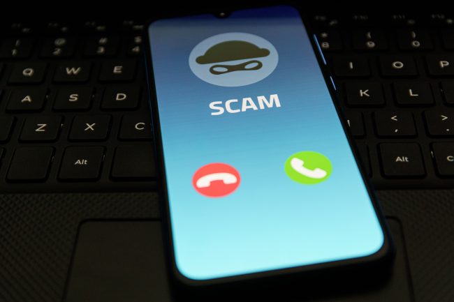 7 Phone Call Red Flags That Mean You’re Talking to a Scammer