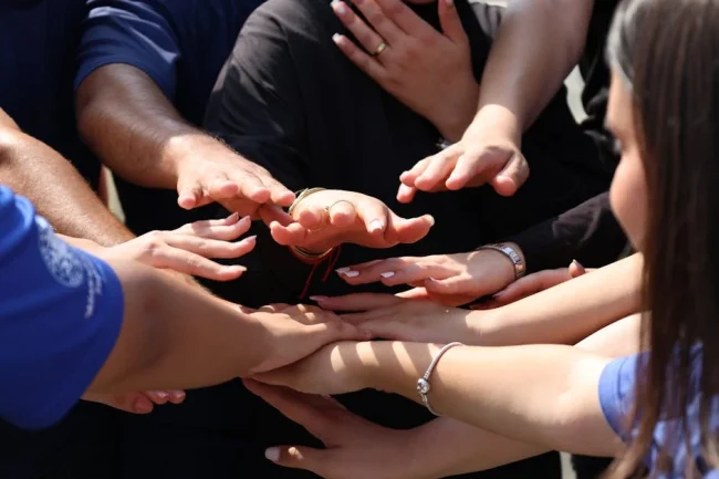 9 Psychological Triggers That Make You Trust the Wrong People