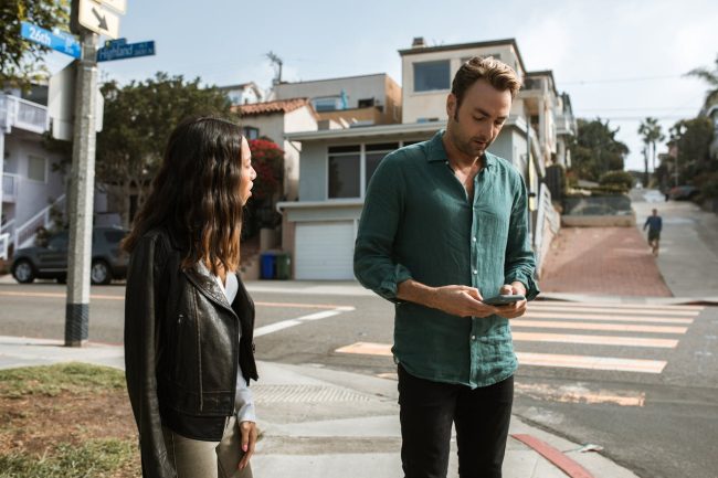 9 Ways Strangers Manipulate You in Public Spaces