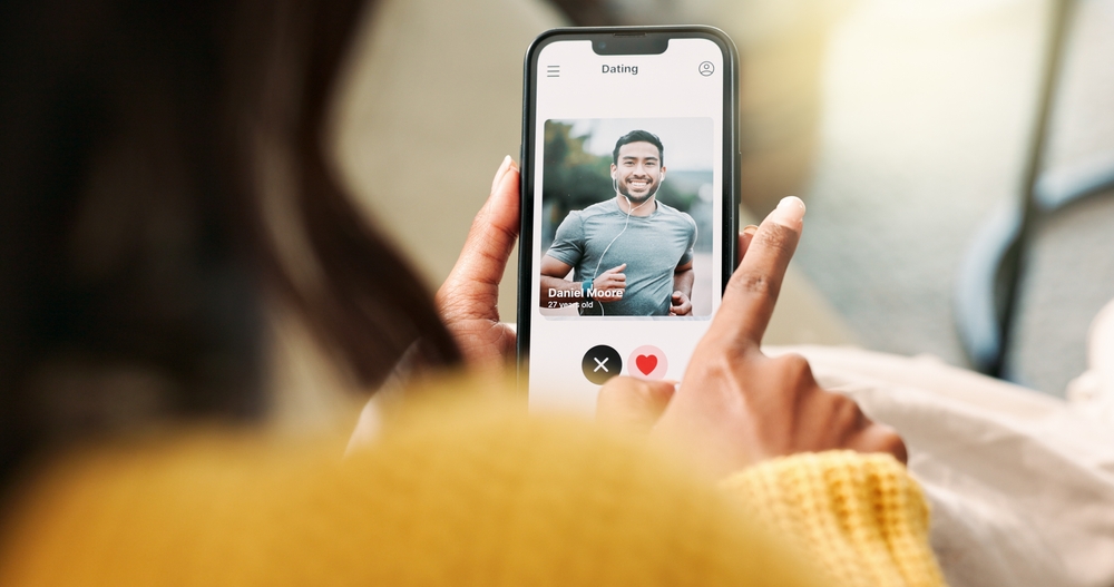 online dating habits female safety