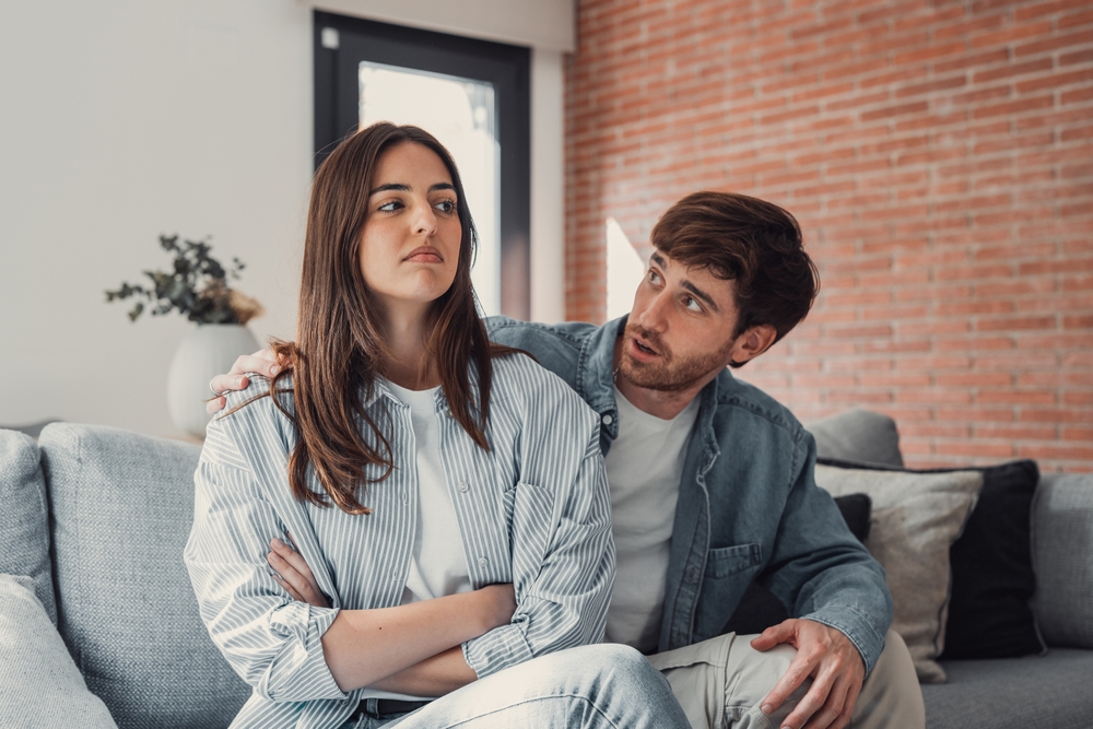 signs she's faking her feelings